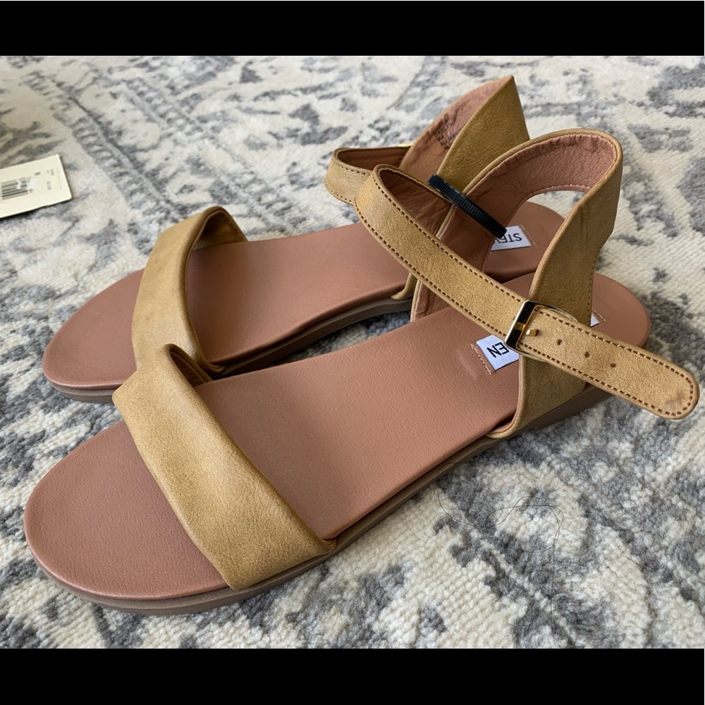 STEVE MADDEN DAELYN TAN SANDALS - Picture 3 of 8